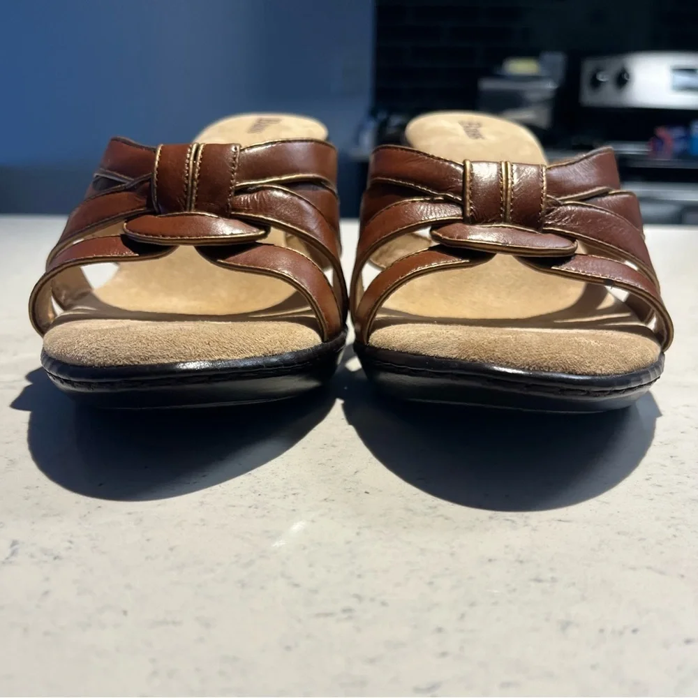 Bass Women's Sz 10 Brown Classic Vacation Travel Leather 3in Heel Slide Sandals